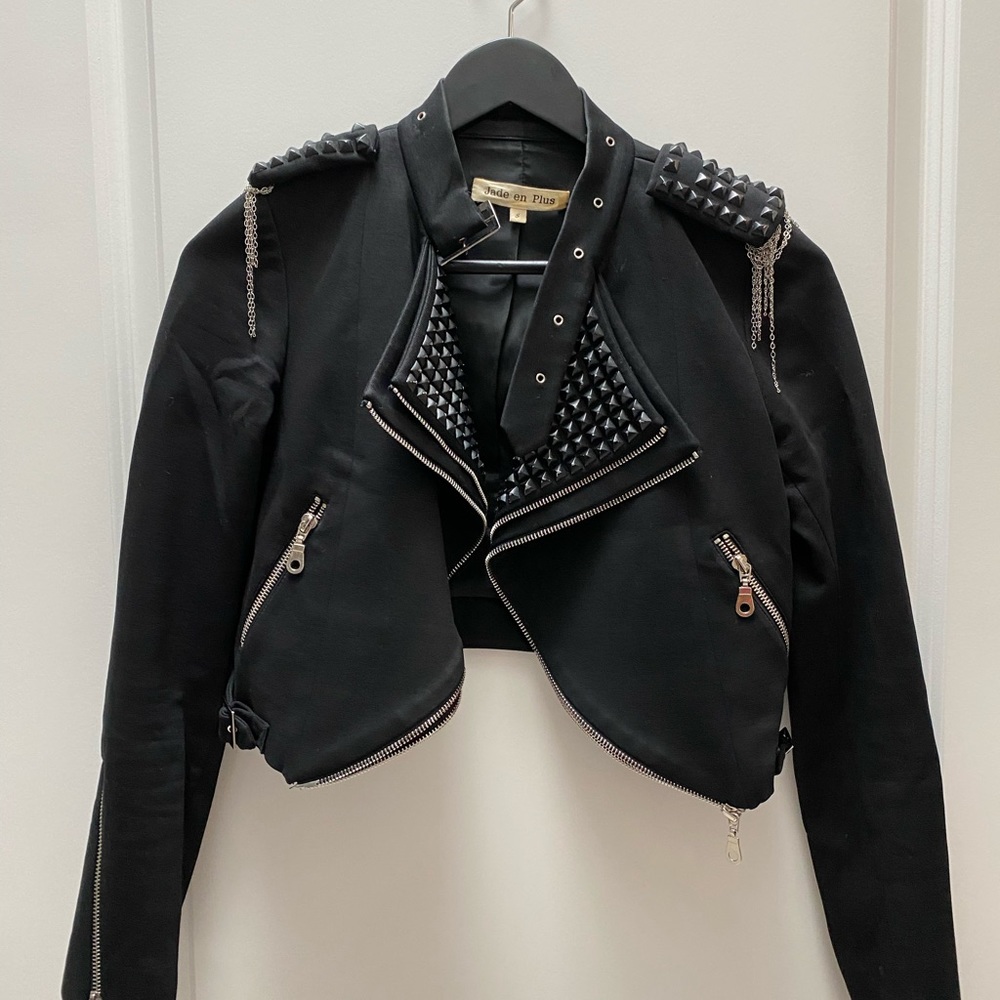 Great detailed cool top